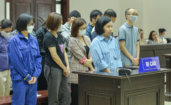 Bị cáo Nguyễn Thị Hà Thành cùng đồng phạm tại phiên tòa. Bị cáo Nguyễn Thị Hà Thành cùng đồng phạm tại phiên tòa.