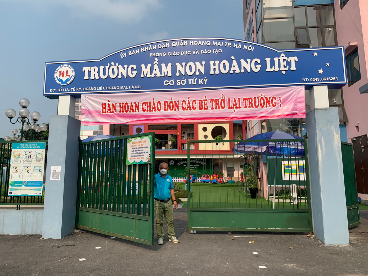 Do số lượng hồ sơ đăng ký vào Trường Mầm non Hoàng Liệt (phường Hoàng Liệt, quận Hoàng Mai) năm học 2022-2023 vượt gần 400 so với chỉ tiêu tuyển sinh nên từ sáng 27/8, UBND phường đã tổ chức cho phụ huynh bốc thăm suất học cho con em mình.