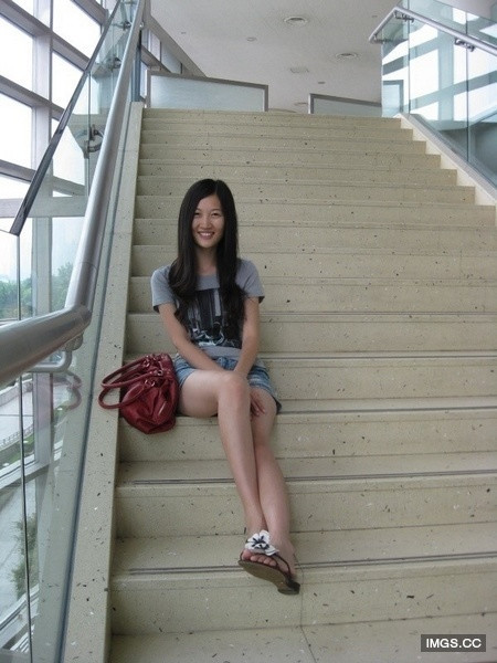 Sinh ngày 27/6/1992, cô gái xinh đẹp này là con gái duy nhất của cặp vợ chồng quyền lực nhất Trung Quốc. Minh Trạch đã từng học biên dịch tiếng Pháp tại Đại học Ngoại ngữ Hàng Châu, đến năm 2010 thì chuyển sang học tại Đại học Harvard (Mỹ). Sinh ngày 27/6/1992, cô gái xinh đẹp này là con gái duy nhất của cặp vợ chồng quyền lực nhất Trung Quốc. Minh Trạch đã từng học biên dịch tiếng Pháp tại Đại học Ngoại ngữ Hàng Châu, đến năm 2010 thì chuyển sang học tại Đại học Harvard (Mỹ)