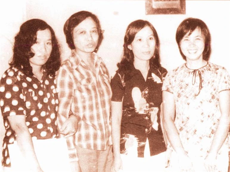 Từ trái sang phải: Các nhà văn, nhà thơ Nguyễn Thị Ngọc Tú, Nguyễn Thị Như Trang, Lâm Thị Mỹ Dạ, Xuân Quỳnh