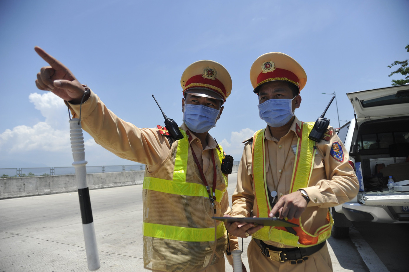 Ngoài việc xử phạt trực tiếp, thông qua hệ thống giám sát xử lý phạt nguội. Ngoài việc xử phạt trực tiếp, thông qua hệ thống giám sát xử lý phạt nguội.