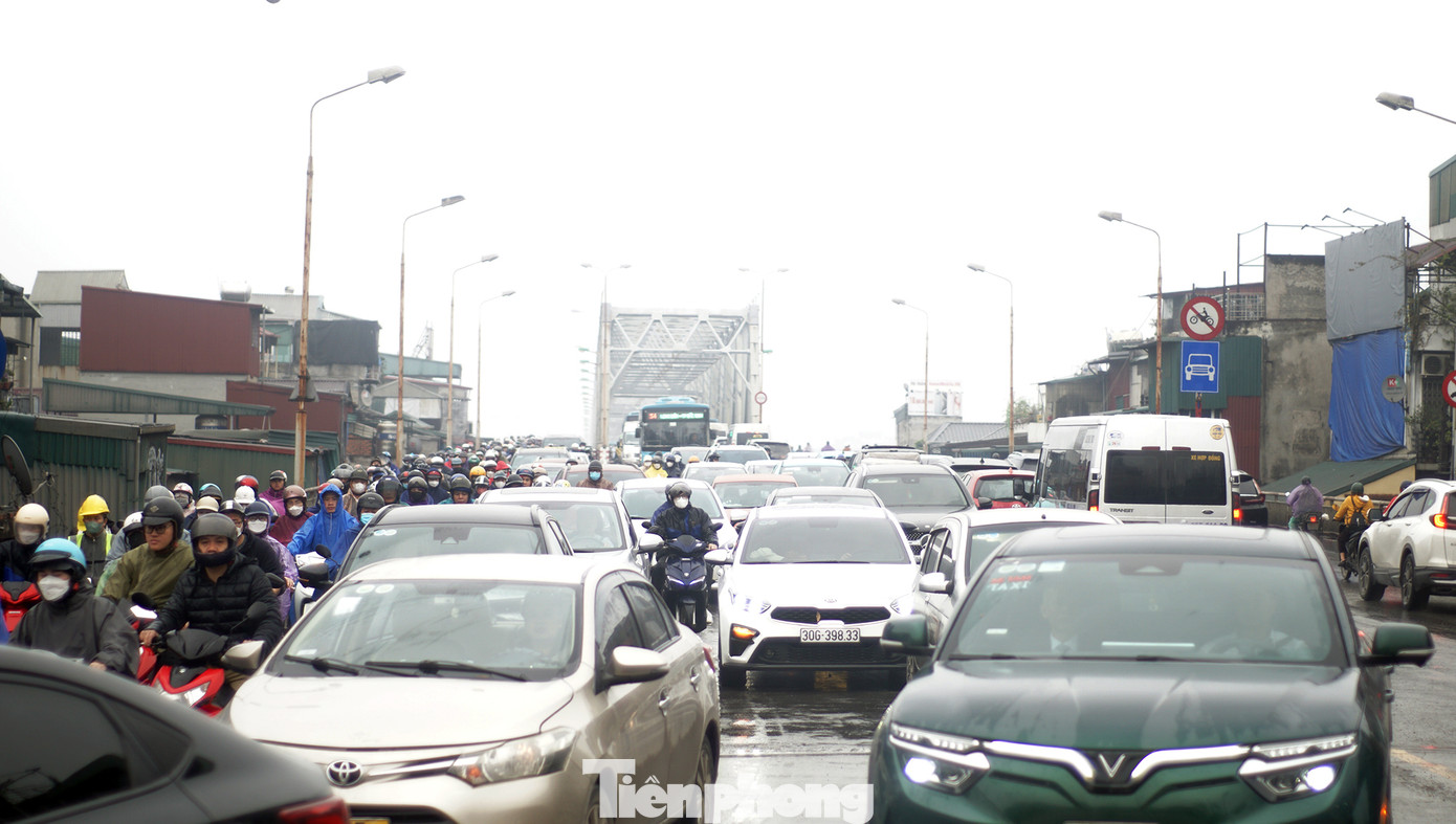 Từ 6h ngày 15/3, lực lượng CSGT và các lực lượng chức năng của thành phố sẽ tiến hành kiểm tra, xử lý nghiêm các hành vi vi phạm về trật tự, an toàn giao thông như: đi không đúng phần đường, làn đường, dừng đỗ xe không đúng quy định... Từ 6h ngày 15/3, lực lượng CSGT và các lực lượng chức năng của thành phố sẽ tiến hành kiểm tra, xử lý nghiêm các hành vi vi phạm về trật tự, an toàn giao thông như: đi không đúng phần đường, làn đường, dừng đỗ xe không đúng quy định...