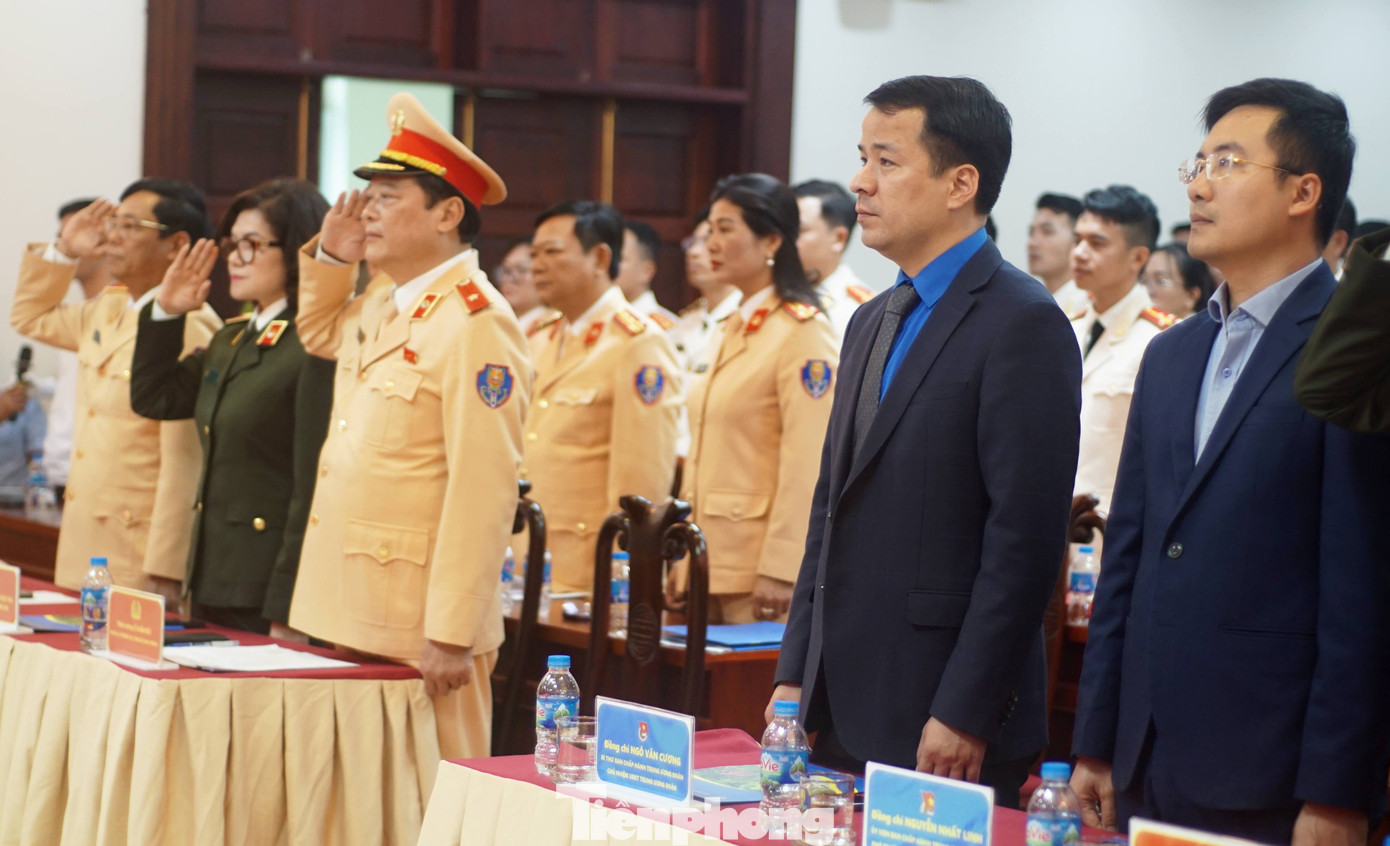 Dự chương trình có anh Ngô Văn Cương - Bí thư T.Ư Đoàn, Chủ nhiệm Ủy ban Kiểm tra T.Ư Đoàn; Thiếu tướng Ngô Hoài Thu - Phó Cục trưởng Cục Công tác Đảng và công tác chính trị, Bộ Công an; Trung tá Trần Trọng Nguyên - Ủy viên Đoàn Chủ tịch T.Ư Hội liên hiệp Thanh niên Việt Nam, Phó trưởng Ban Thanh niên Công an nhân dân; anh Nguyễn Nhất Linh - Ủy viên BCH, Phó trưởng Ban Tuyên giáo T.Ư Đoàn.