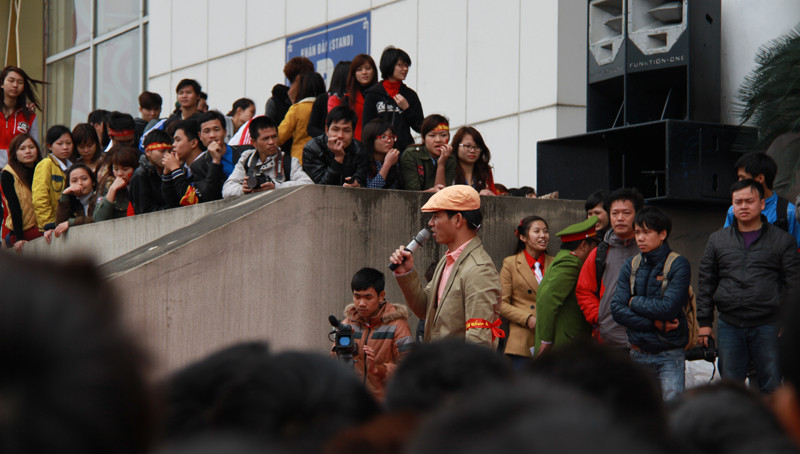 Ngoài hoạt động hiến máu tình nguyện, lễ hội cũng có nhiều hoạt động văn nghệ, vui chơi, giải trí. Trong ảnh là nghệ sĩ Xuân Bắc đang biểu diễn