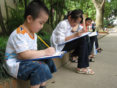 Trẻ em Hà Nội tham gia cuộc thi vẽ tranh “Ước mơ của bé”. Ảnh: P.H. Trẻ em Hà Nội tham gia cuộc thi vẽ tranh “Ước mơ của bé”. Ảnh: P.H