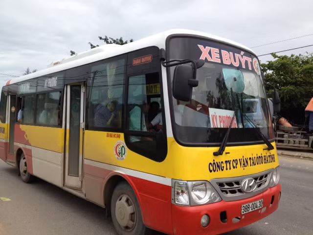 Chiếc xe buýt mà tài xế đánh bạc . Chiếc xe buýt mà tài xế đánh bạc