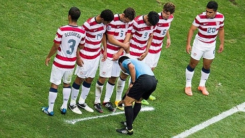 Những dấu ấn đáng nhớ trong lượt đầu vòng bảng World Cup ảnh 2