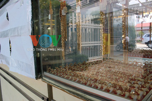 Giây phút trước họng súng của 2 tên cướp tiệm vàng ảnh 4