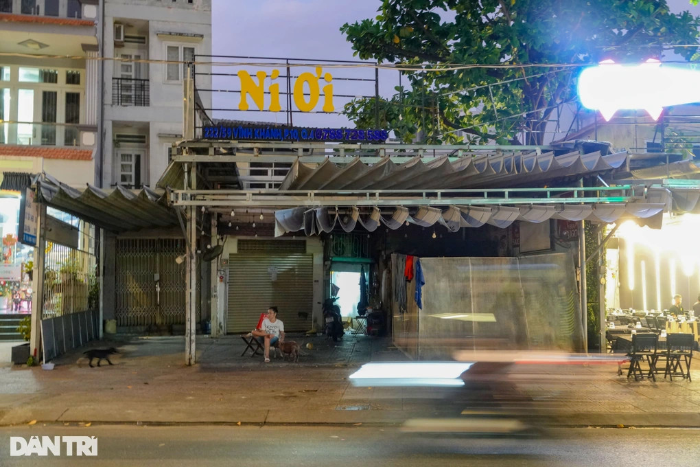 Không ít quán đã được trả mặt bằng, dời đi nơi khác (Ảnh: Nguyễn Vy).