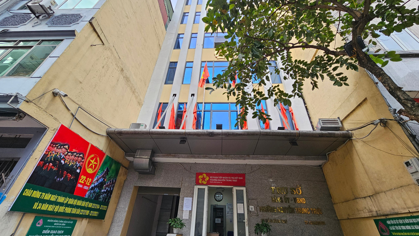 Công trình 61 Hàng Than nằm đối diện với trụ sở UBND phường Nguyễn Trung Trực.