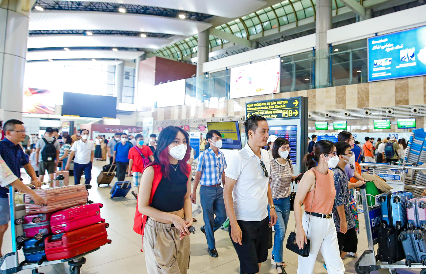 Ngành hàng không dự kiến phục vụ 2,4 triệu hành khách trong dịp nghỉ lễ 30/4-1/5. Ảnh: Hữu Thắng.