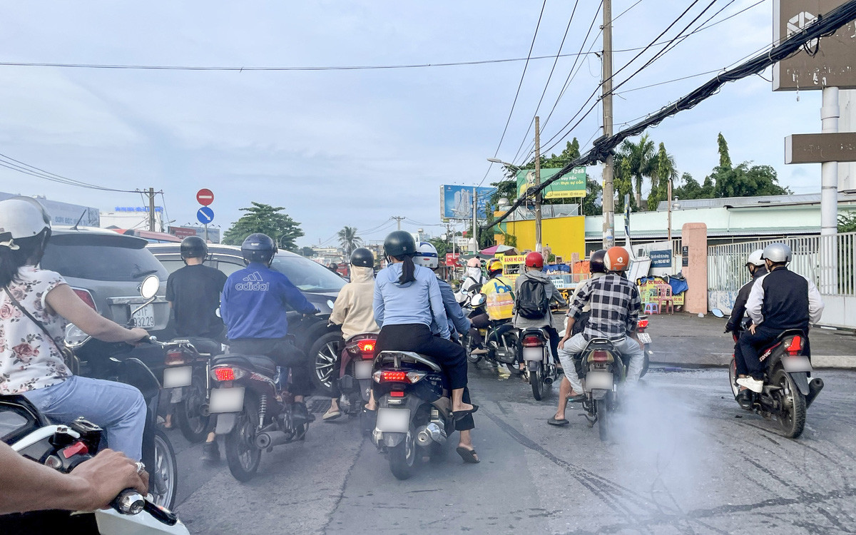 Dự kiến, từ 1/1/2027 xe máy ở Hà Nội và TPHCM sẽ phải kiểm định khí thải. Ảnh minh họa: KTMT.