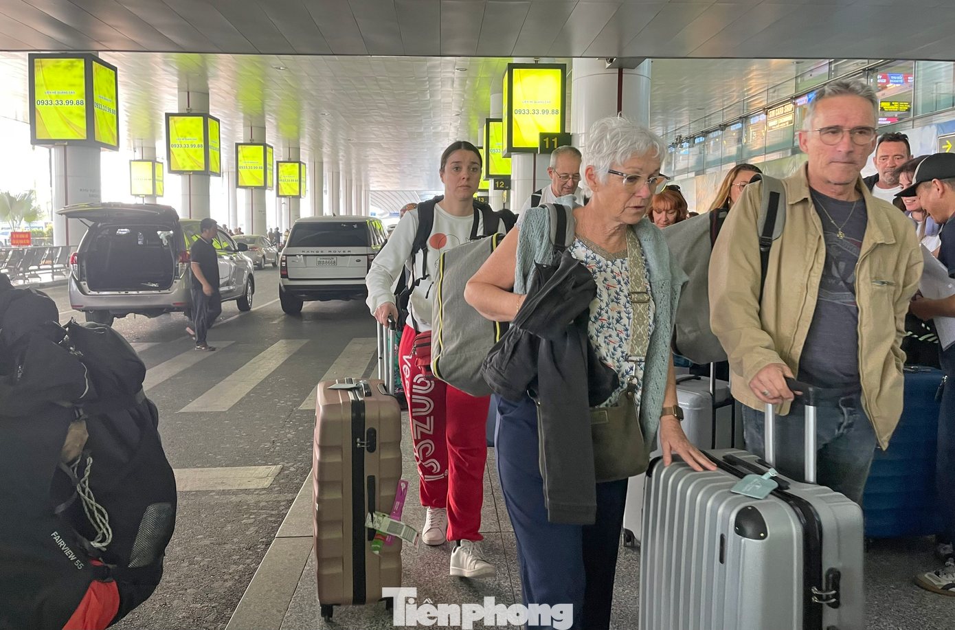 Nhờ việc ngày càng có đường bay từ các trung tâm du lịch trên thế giới đến Việt Nam cùng chính sách thị thực hấp dẫn đã thu hút khách quốc tế đến nước ta. Ảnh: Lộc Liên.