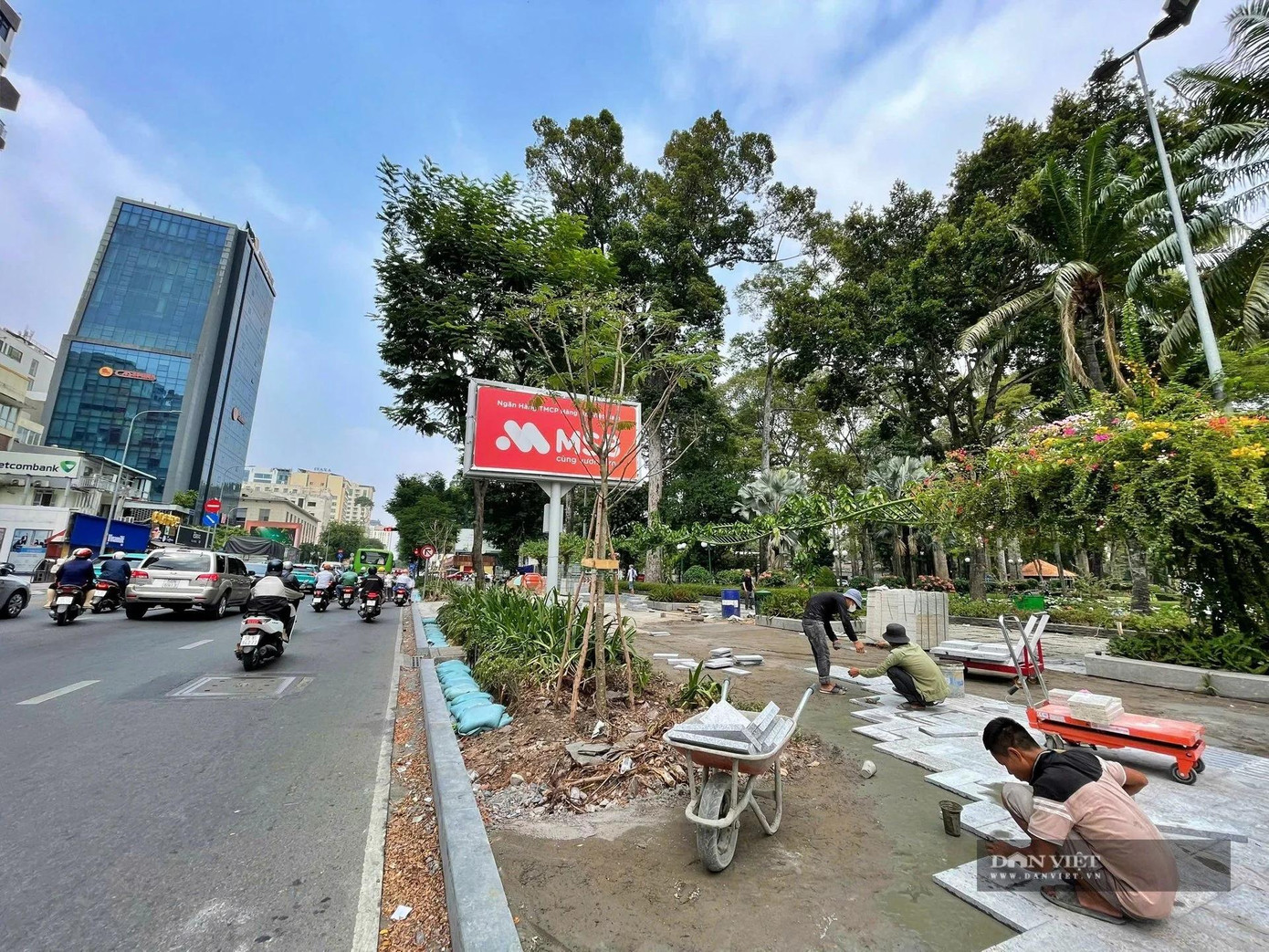 Nhiều tuyến vỉa hè tại TP.HCM đang được cải tạo, nâng cấp. Ảnh: D.B Nhiều tuyến vỉa hè tại TP.HCM đang được cải tạo, nâng cấp. Ảnh: D.B