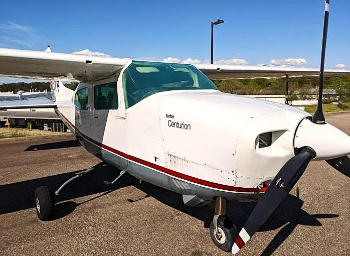 Cessna 210L đời 1976 - loại máy bay liên quan đến vụ tai nạn chết người gần Raceland, Louisiana. Ảnh: Louisianaradionetwork.