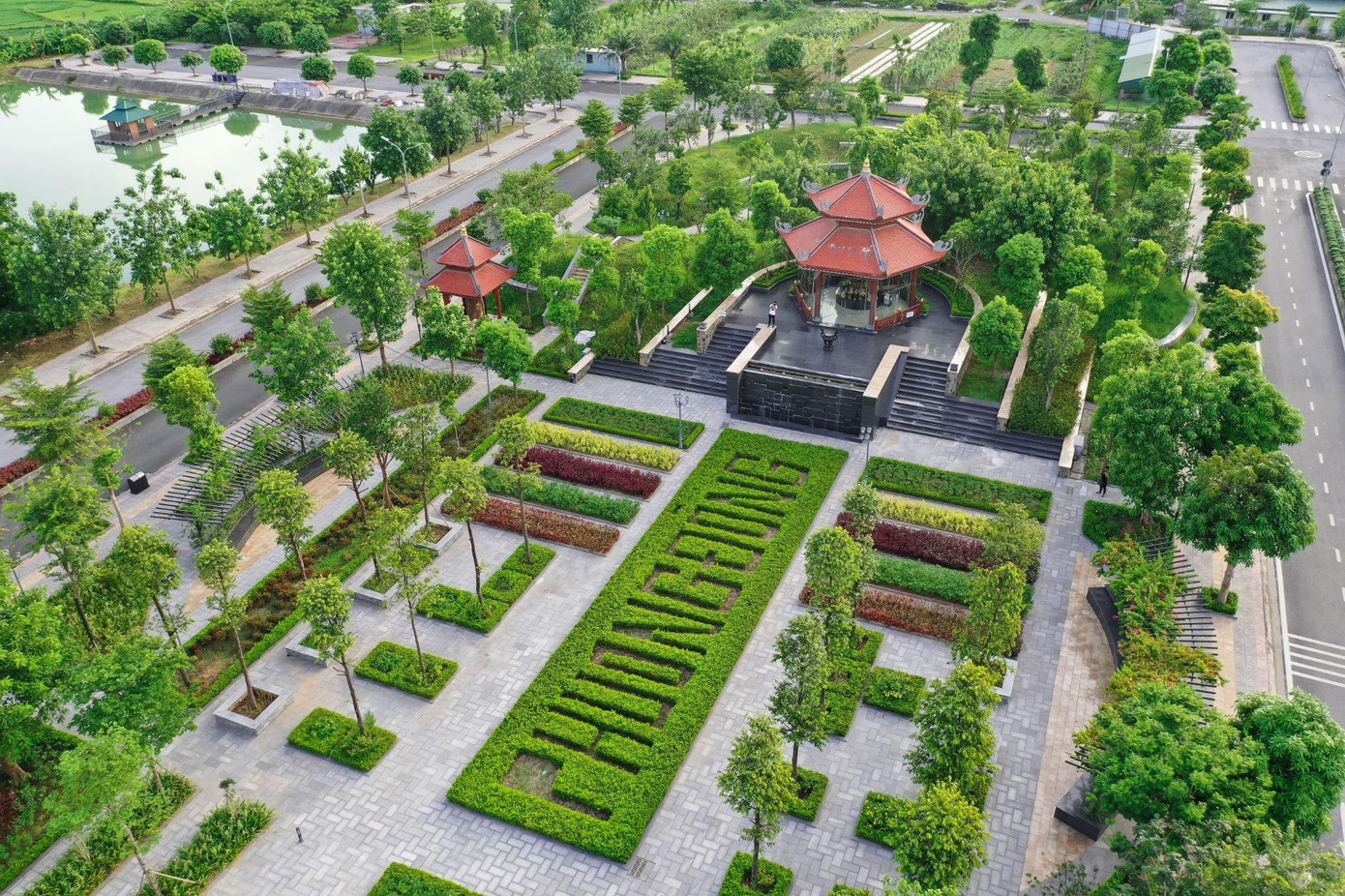 Bệnh viện Đa khoa Phương Đông được bao quanh bởi khuôn viên nhiều cây xanh, mang đến không gian trong lành, an nhiên cho bệnh nhân và người nhà. Bệnh viện Đa khoa Phương Đông được bao quanh bởi khuôn viên nhiều cây xanh, mang đến không gian trong lành, an nhiên cho bệnh nhân và người nhà.