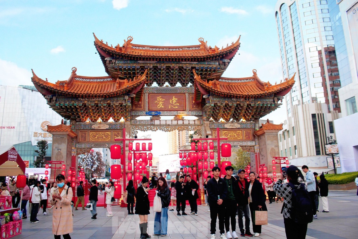 Tour du lịch Trung Quốc dịp 30/4 "cháy sạch" tại VITM Hà Nội 2025. Ảnh: Lộc Liên. Tour du lịch Trung Quốc dịp 30/4 "cháy sạch" tại VITM Hà Nội 2025. Ảnh: Lộc Liên.