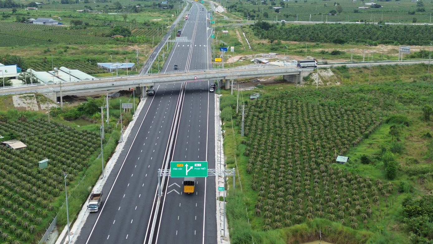 Nếu thu phí 5 cao tốc do nhà nước đầu tư sẽ nộp về ngân sách mỗi năm khoảng 1.700 tỷ đồng. Ảnh: Báo Giao thông. Nếu thu phí 5 cao tốc do nhà nước đầu tư sẽ nộp về ngân sách mỗi năm khoảng 1.700 tỷ đồng. Ảnh: Báo Giao thông.