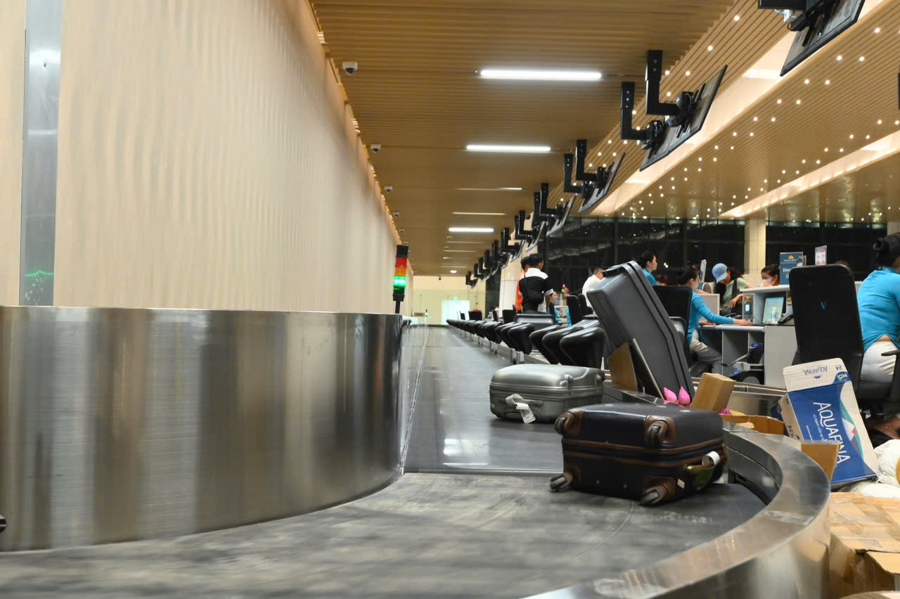 Với thiết kế hiện đại, trang bị nhiều công nghệ hàng không tiên tiến, hệ thống đường dẫn và cầu vượt được đầu tư đồng bộ. Nhà ga T3 sẽ tiếp nhận gần 80% tổng số chuyến bay nội địa đến/đi tại Cảng HKQT Tân Sơn Nhất, với công suất 7.000 hành khách/giờ cao điểm, 20 triệu hành khách/năm và nâng tổng công suất của Cảng HKQT Tân Sơn Nhất lên 50 triệu khách/năm.