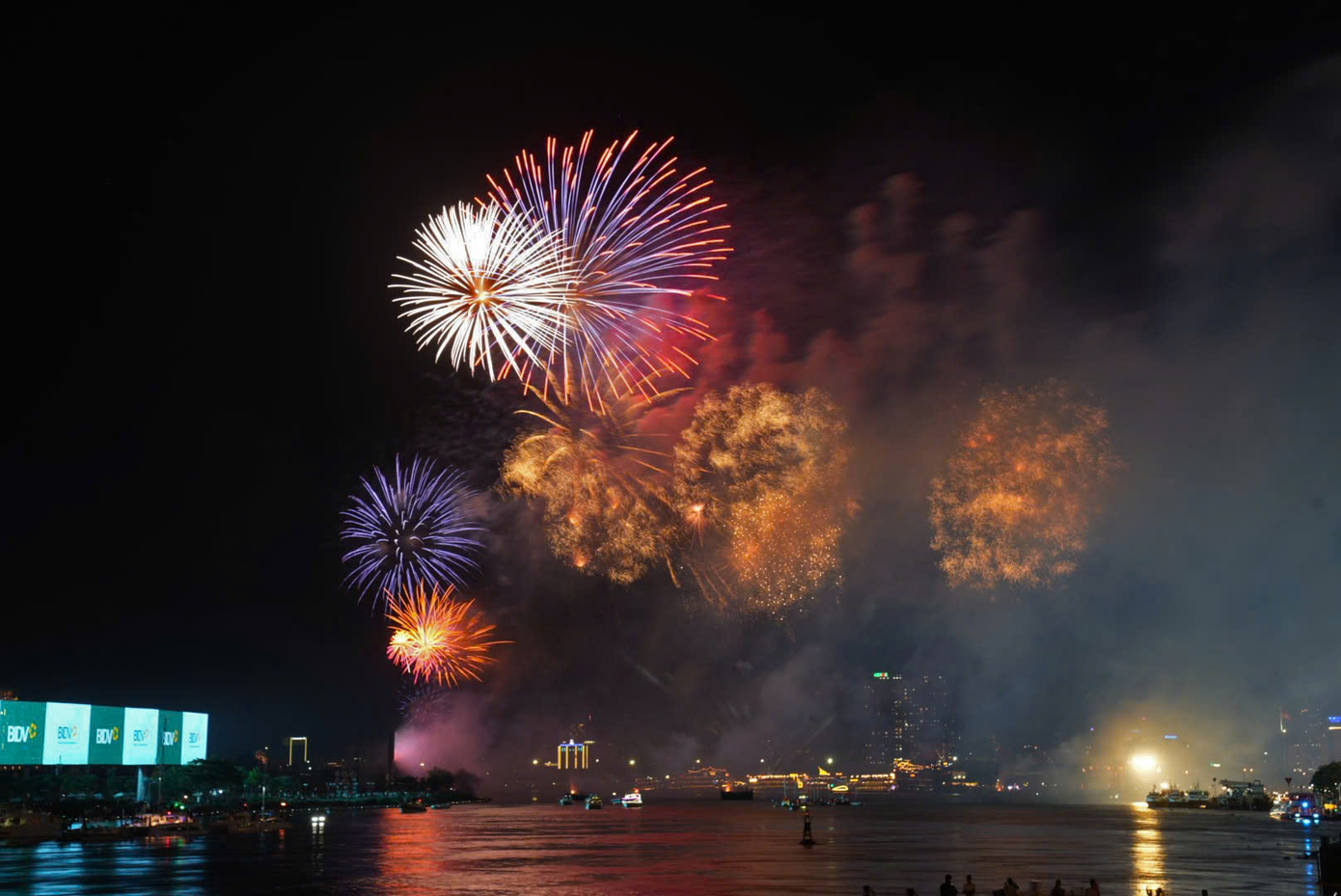 Không ít người cảm thấy xứng đáng sau khi mất nhiều công sức vượt ùn tắc đi vào trung tâm thành phố tối nay.