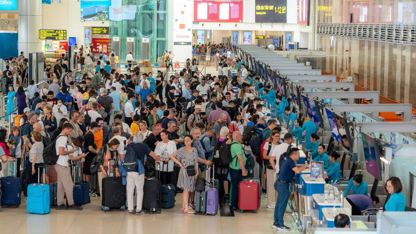 Các đường bay đi/đến TPHCM chiếm tỷ lệ lớn nhất dịp nghỉ lễ 30/4-1/5 năm nay, với gần 5.100 chuyến bay, trung bình 462 chuyến/ngày. Riêng trục Hà Nội - TPHCM dự kiến có 1.261 chuyến, tăng 16% so với năm ngoái, với tổng cộng 305.000 ghế được cung ứng. Ảnh: NIA. Các đường bay đi/đến TPHCM chiếm tỷ lệ lớn nhất dịp nghỉ lễ 30/4-1/5 năm nay, với gần 5.100 chuyến bay, trung bình 462 chuyến/ngày. Riêng trục Hà Nội - TPHCM dự kiến có 1.261 chuyến, tăng 16% so với năm ngoái, với tổng cộng 305.000 ghế được cung ứng. Ảnh: NIA.