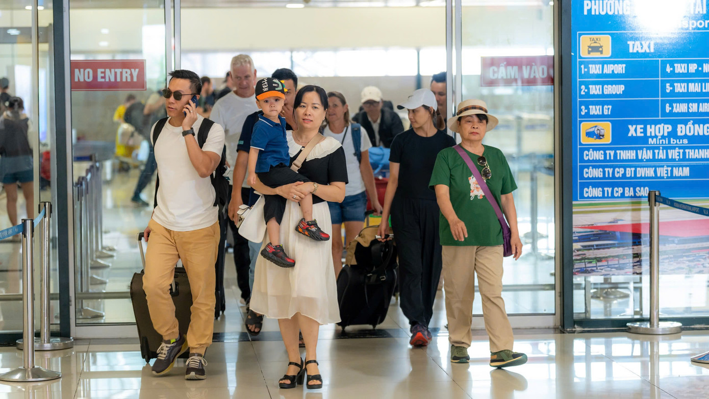 Tổng số chuyến bay trong hôm nay đạt 602 lượt chuyến (277 chuyến quốc tế, 325 chuyến quốc nội), tăng 12% so với thường lệ và 18% so với cùng kỳ. Ảnh: NIA. Tổng số chuyến bay trong hôm nay đạt 602 lượt chuyến (277 chuyến quốc tế, 325 chuyến quốc nội), tăng 12% so với thường lệ và 18% so với cùng kỳ. Ảnh: NIA.