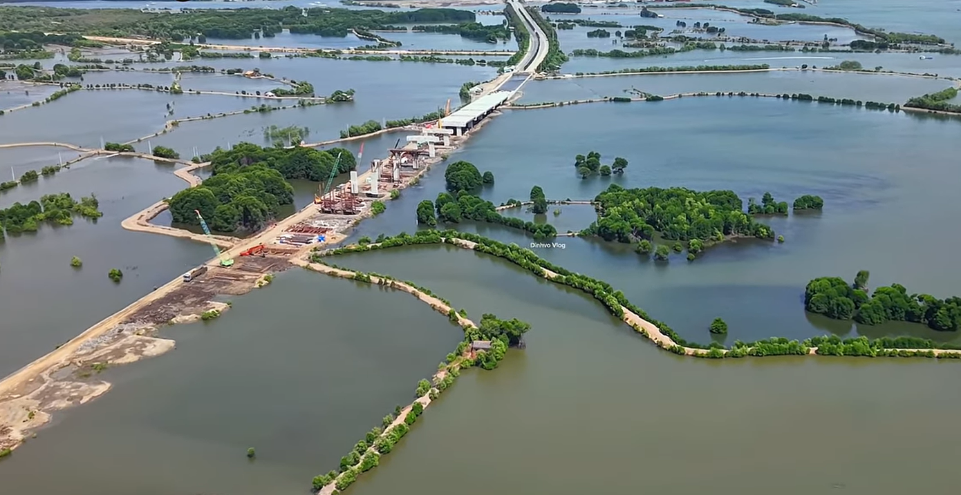 Cầu Phước An có phần đường dẫn phía tỉnh Bà Rịa - Vũng Tàu dài hơn 4km. Ảnh: Đình Võ
