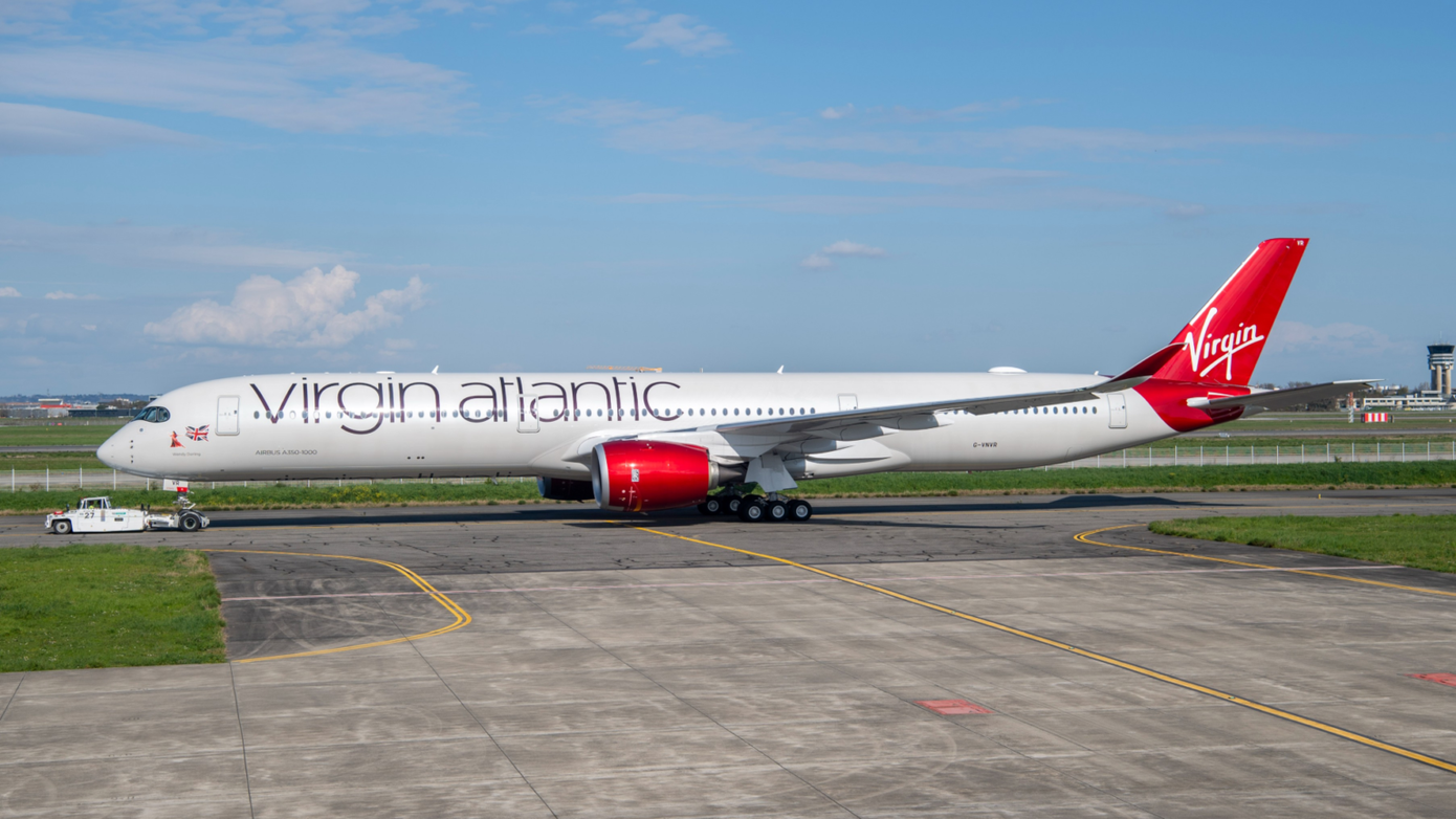 Máy bay Virgin Atlantic hạ cánh khẩn cấp xuống sân bay quân sự Diyarbakir ở Thổ Nhĩ Kỳ khiến hành khách bị mắc kẹt hơn 24h. Ảnh: Eurospot.