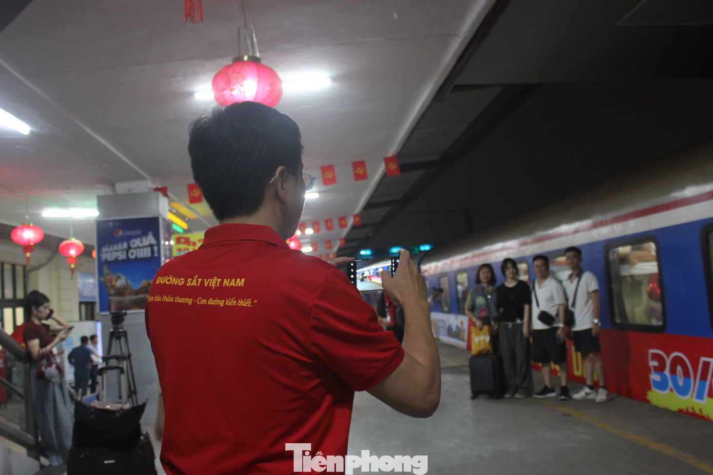 Vị trưởng tàu SE1 tin rằng, đoàn tàu Thống Nhất lần này chỉ là bước khởi đầu cho hành trình phát triển mạnh mẽ hơn nữa của ngành đường sắt. Ông tin tưởng ngành đường sắt sẽ ngày càng có nhiều đổi mới để mang đến dịch vụ tốt nhất cho người dân trong thời gian tới.