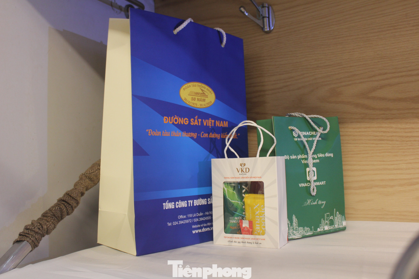 Hành trình của đoàn tàu Thống Nhất nhằm mục đích tri ân các thế hệ cha anh đã đổ mồ hôi và xương máu để giành lại độc lập cho đất nước, trong số 800 hành khách trên 2 đoàn tàu Thống Nhất đặc biệt có những cựu chiến binh và gia đình có công với cách mạng.