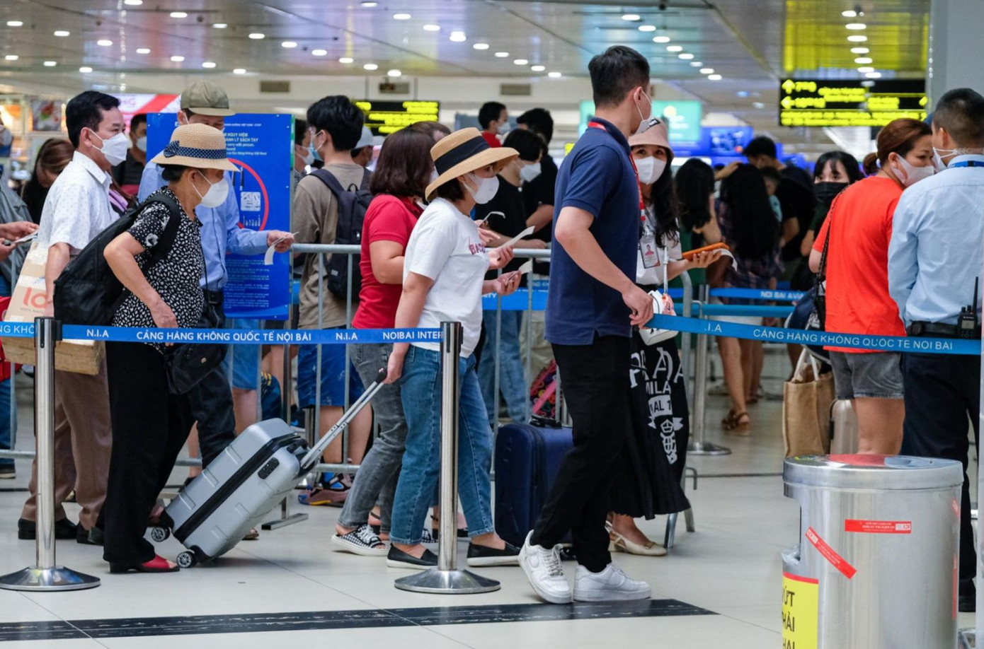 Trong ngày 29/4 - ngày cao điểm nhất trước nghỉ lễ 30/4, Cảng HKQT Nội Bài dự kiến phục vụ 108.000 lượt khách. Ảnh: VTC News.