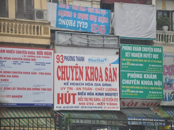 Đủ mọi loại hình dịch vụ được giới thiệu. Ảnh Thùy Giang