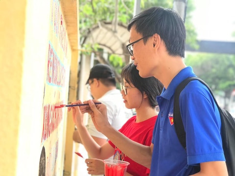 Tuổi trẻ ‘thổi hồn’ vào những bức tường vô tri ảnh 6