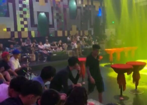 Phát hiện hàng trăm dân chơi phê ma túy trong quán bar ảnh 1