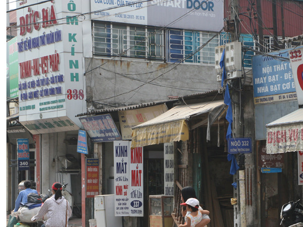 Vị trí anh Hùng dùng điếu cầy phân làn đường. Ảnh do phóng viên chụp