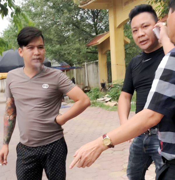 Người ngồi trên xe vi phạm đòi “hốt” cả tổ cảnh sát giao thông ảnh 5