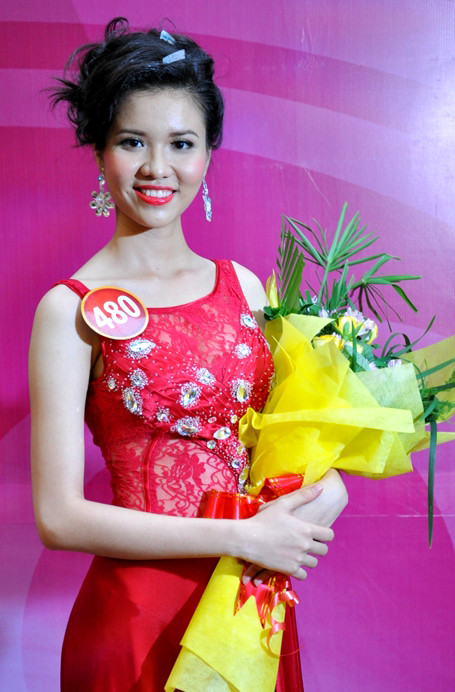 Thí sinh Nguyễn Bảo Ngọc, sinh năm 1991, sinh viên Đại học Ngoại thương, (TP. Hồ Chí Minh). Thí sinh Nguyễn Bảo Ngọc, sinh năm 1991, sinh viên Đại học Ngoại thương, (TP. Hồ Chí Minh)