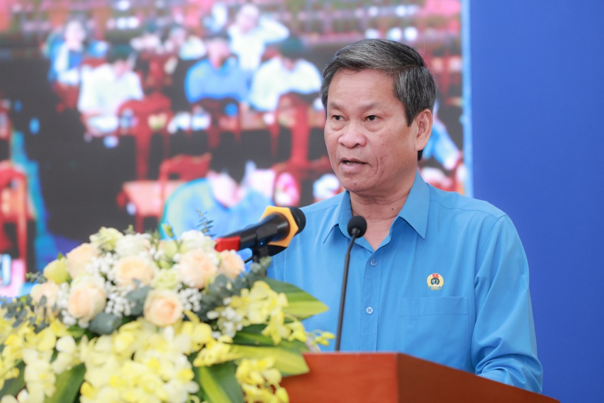 Ông Huỳnh Thanh Xuân - Phó Chủ tịch Tổng Liên đoàn Lao động - phát biểu tại hội nghị. Ảnh: Hải Nguyễn