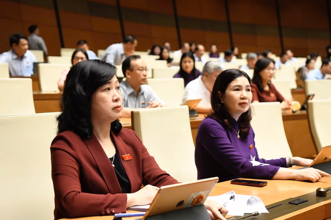 Quốc hội biểu quyết thông qua Luật sửa đổi, bổ sung một số điều của Luật Dược. Ảnh: Như Ý.