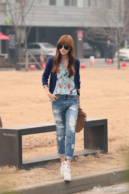 Cặp đôi chưa bao giờ lỗi mốt - quần jeans + áo sơ mi. Quần jeans - áo pull đem lại cho bạn vẻ năng động trẻ trung.