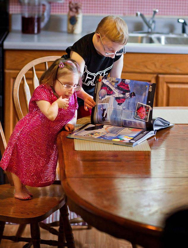 Bridgette Jordan và em trai. Bridgette Jordan và em trai