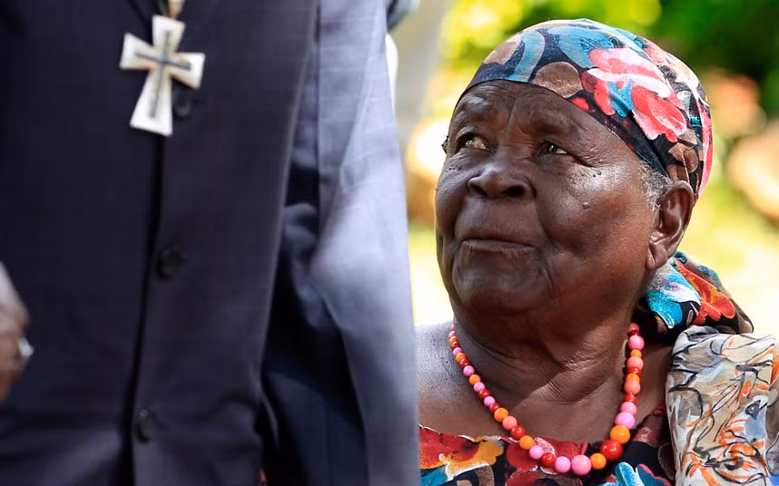 Bà nội của ông Barack Obama sống tại Nyangoma Kogelo, Kenya trong những ngày qua luôn cầu nguyện cho ông Obama chiến thắng trong cuộc bầu cử