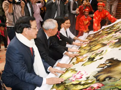 Lãnh đạo TP Hà Nội với bức tranh Ước nguyện ngàn năm Thăng Long