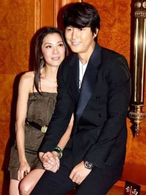 Dương Tử Quỳnh bị bắt gặp tay trong tay với bạn diễn. Dương Tử Quỳnh bị bắt gặp tay trong tay với bạn diễn