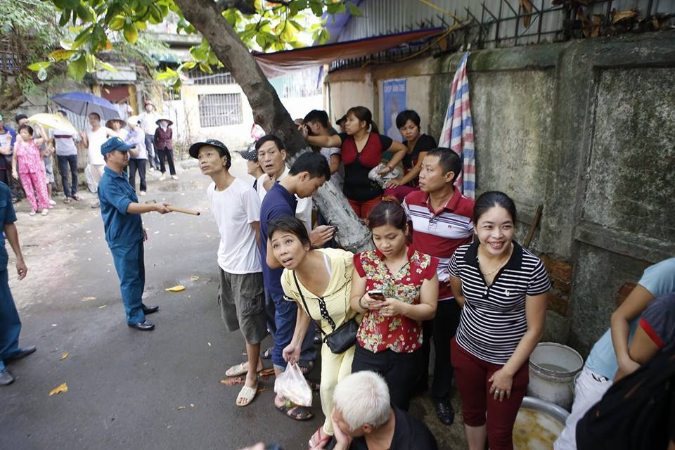 Kẻ bắt cóc thả con tin, đầu hàng cảnh sát ảnh 10