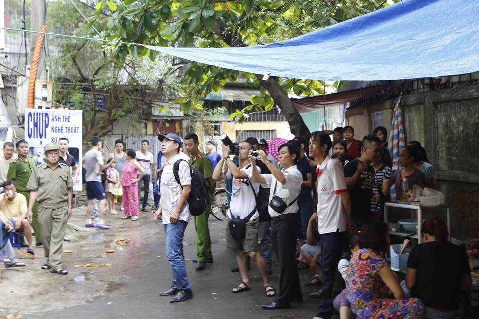 Kẻ bắt cóc thả con tin, đầu hàng cảnh sát ảnh 9