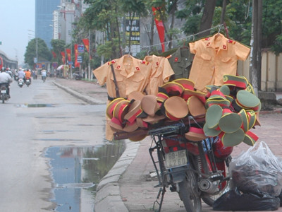 Bỏ ra 100.000 đồng đến 200.000 là có được 1 bộ cảnh phục