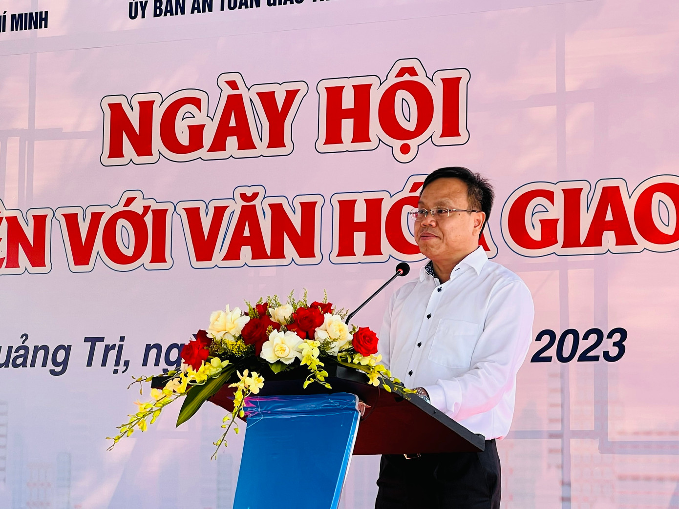 Phó Chủ tịch UBND tỉnh Quảng Trị Lê Đức Tiến phát biểu tại Ngày hội Thanh niên với văn hóa giao thông.