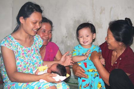 Hai lần 'vượt cạn' vắng chồng ảnh 2