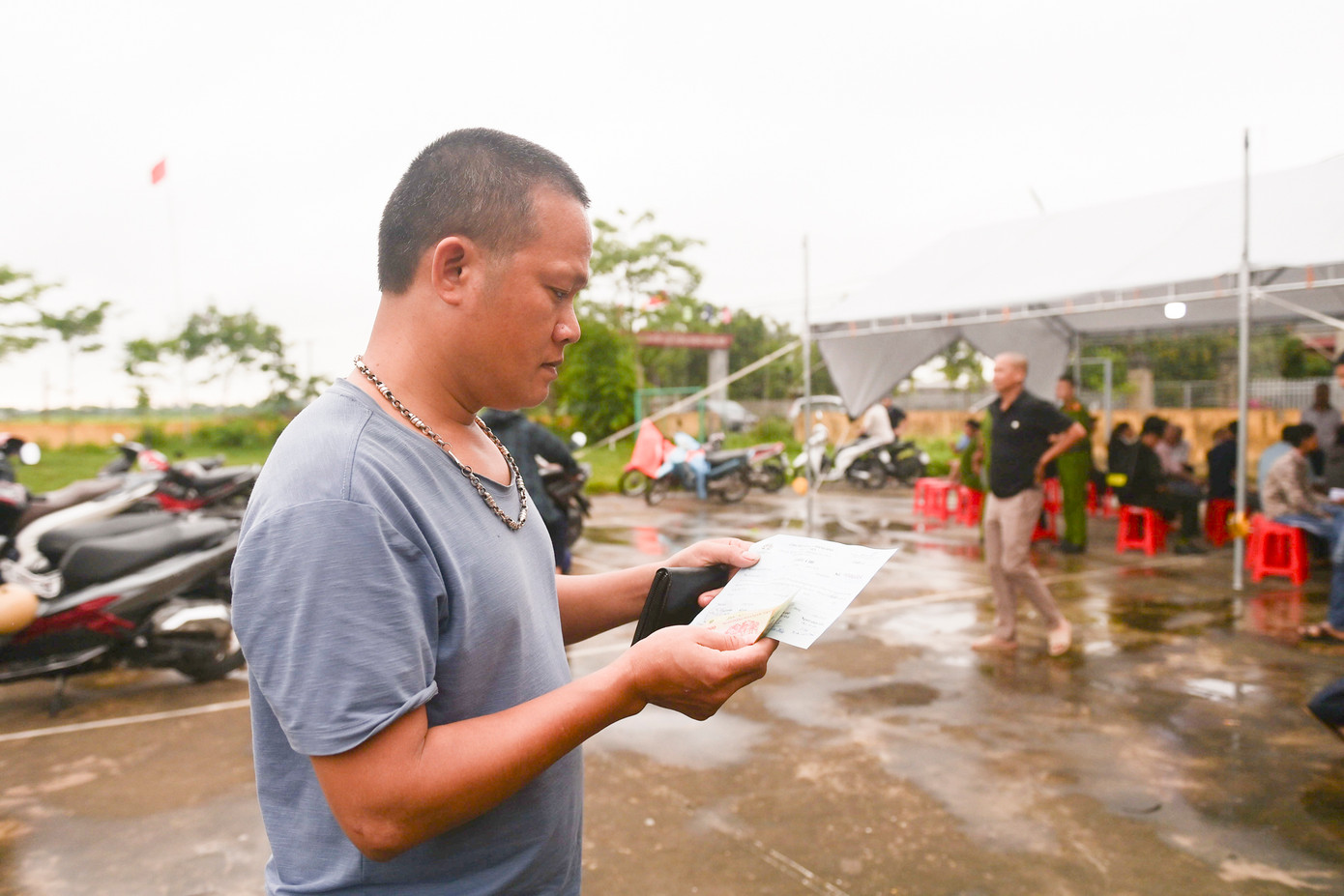 Người dân đã được hoàn lại tiền "chặt chém". Người dân đã được hoàn lại tiền "chặt chém".
